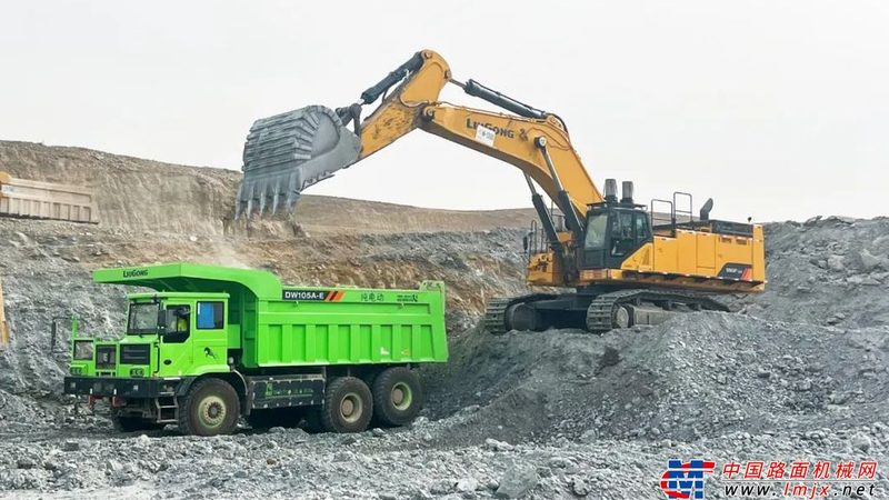 挖掘机液压油更换周期解析